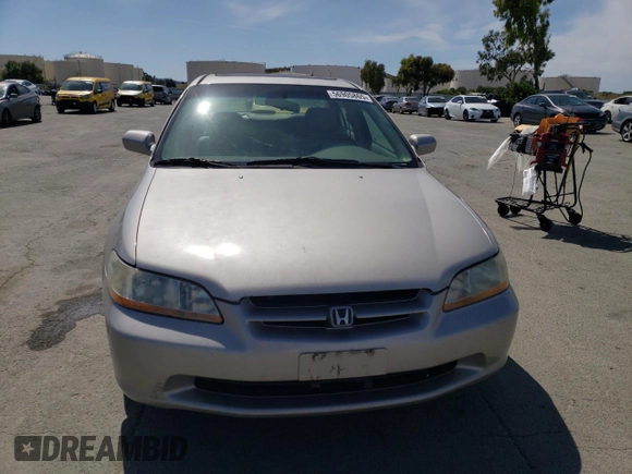 1998 Honda Accord EX z VIN 1HGCG5555WA176329, wystawiony jako Copart lot #56905865 z przebiegiem 127 911 mil mil oraz Szkoda całkowita • Salvage title. Historia ofert i sprzedaży dostępna na DreamBid. Obrazek 5.