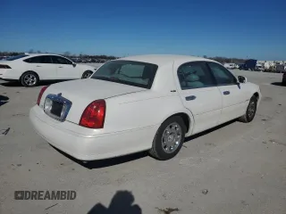 2000 Lincoln Town Car Signature z VIN 1LNHM82W2YY813274, wystawiony jako Copart lot #47288135 z przebiegiem 110 192 mil mil oraz Czysty tytuł • Clean title. Historia ofert i sprzedaży dostępna na DreamBid. Obrazek 3.