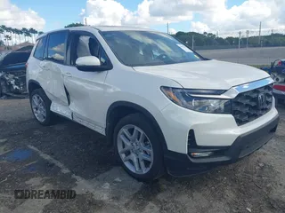 2025 Honda Passport EX-L z VIN 5FNYF8H52SB001266, wystawiony jako IAAI lot #41655256 z przebiegiem 5622 mil mil oraz . Historia ofert i sprzedaży dostępna na DreamBid. Obrazek 1.