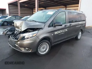 2019 Mercedes-Benz Metris Passenger z VIN WD4PG2EE3K3523210, wystawiony jako IAAI lot #41690328 z przebiegiem 57 748 mil mil oraz . Historia ofert i sprzedaży dostępna na DreamBid. Obrazek 2.