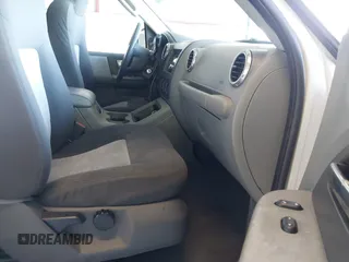 2004 Ford Expedition Special Service with VIN 1FMRU15W04LA07318, listed as a IAAI auction lot 41735520 with 231,051 mi miles. Bid and sale history available at carsss.com. Image 5.