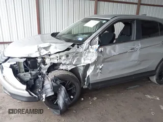 2024 Mitsubishi Eclipse Cross LE z VIN JA4ATVAA0RZ073419, wystawiony jako IAAI lot #42171208 z przebiegiem 5 606 mil mil oraz . Historia ofert i sprzedaży dostępna na DreamBid. Obrazek 6.