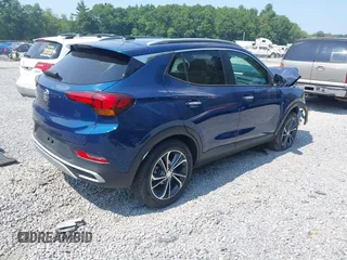 2021 Buick Encore GX Select z VIN KL4MMESL8MB090268, wystawiony jako IAAI lot #42729801 z przebiegiem 27 516 mil mil oraz . Historia ofert i sprzedaży dostępna na DreamBid. Obrazek 4.