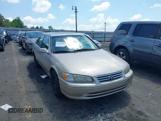 2000 Toyota Camry LE z VIN 4T1BF28K0YU096172, wystawiony jako IAAI lot #42221313 z przebiegiem 203 803 mil mil oraz . Historia ofert i sprzedaży dostępna na DreamBid. Obrazek 1.