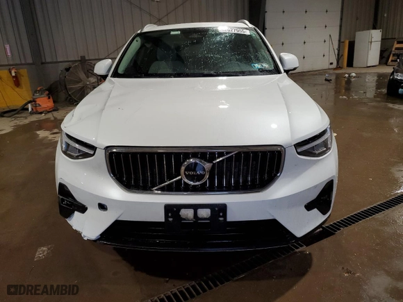 2024 Volvo XC40 Plus Bright Theme with VIN YV4L12UE8R2232520, listed as a Copart auction lot 42527955 with 12,975 mi miles and Salvage Title. Bid and sale history available at carsss.com. Image 5.