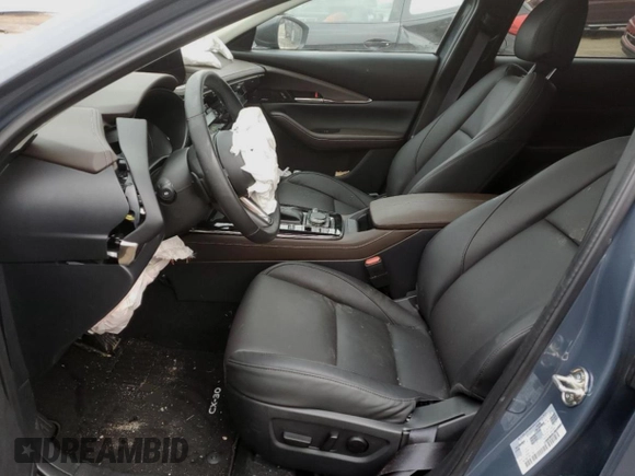 2024 Mazda CX-30 Premium z VIN 3MVDMBDY9RM712503, wystawiony jako Copart lot #44981225 z przebiegiem 3774 mil mil oraz Nie do naprawy • Non repairable. Historia ofert i sprzedaży dostępna na DreamBid. Obrazek 7.