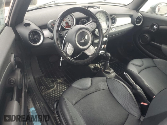 2010 MINI Convertible with VIN WMWMR3C52ATU98506, listed as a Copart auction lot 47706195 with 92,804 mi miles and Clean Title. Bid and sale history available at DreamBid. Image 8.