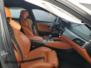 2018 BMW M5 z VIN WBSJF0C56JB282184, wystawiony jako Copart lot #87480414 z przebiegiem Nie podano mil oraz Szkody całkowita. Historia ofert i sprzedaży dostępna na DreamBid. Obrazek 7.