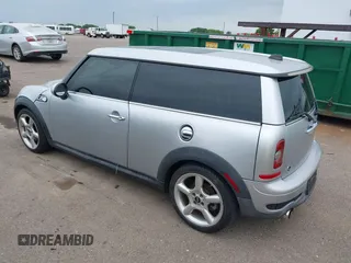 2010 MINI Clubman S z VIN WMWMM3C57ATP94023, wystawiony jako IAAI lot #42365739 z przebiegiem 191 817 mil mil oraz . Historia ofert i sprzedaży dostępna na DreamBid. Obrazek 3.