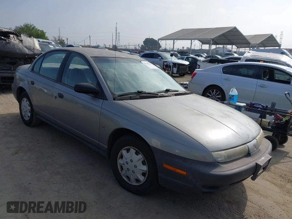 1999 Saturn SL z VIN 1G8ZH5280XZ249494, wystawiony jako IAAI lot #42347493 z przebiegiem 106 491 mil mil oraz . Historia ofert i sprzedaży dostępna na DreamBid. Obrazek 1.