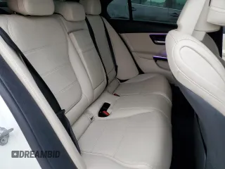 2022 Mercedes-Benz C 300 z VIN W1KAF4GB8NR053068, wystawiony jako Copart lot #57099215 z przebiegiem 32 308 mil mil oraz Szkoda całkowita • Salvage title. Historia ofert i sprzedaży dostępna na DreamBid. Obrazek 10.