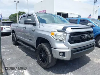 2016 Toyota Tundra 4WD Truck SR5 with VIN 5TFDW5F15GX554763, listed as a IAAI auction lot 42092776 with 141,522 mi miles. Bid and sale history available at carsss.com. Image 1.