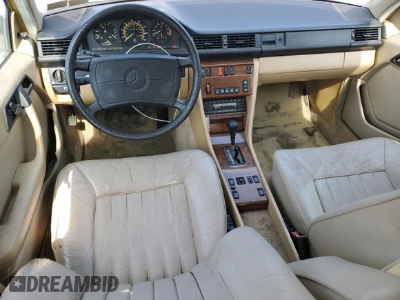 1986 Mercedes-Benz 300 E z VIN WDBEA30D7GA264150, wystawiony jako Copart lot #48736065 z przebiegiem 139 066 mil mil oraz Czysty tytuł • Clean title. Historia ofert i sprzedaży dostępna na DreamBid. Obrazek 8.