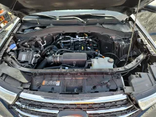 2023 Ford Explorer XLT with VIN 1FMSK7DH9PGC37708, listed as a Copart auction lot 60152715 with 17,697 mi miles and Salvage title. Bid and sale history available at DreamBid. Image 12.