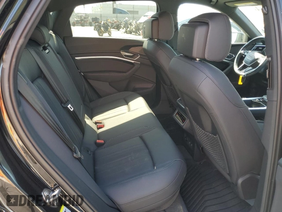 2024 Audi Q8 e-tron z VIN WA1BAAGE8RB038603, wystawiony jako Copart lot #70834514 z przebiegiem 7300 mil mil oraz Szkody całkowita. Historia ofert i sprzedaży dostępna na DreamBid. Obrazek 11.