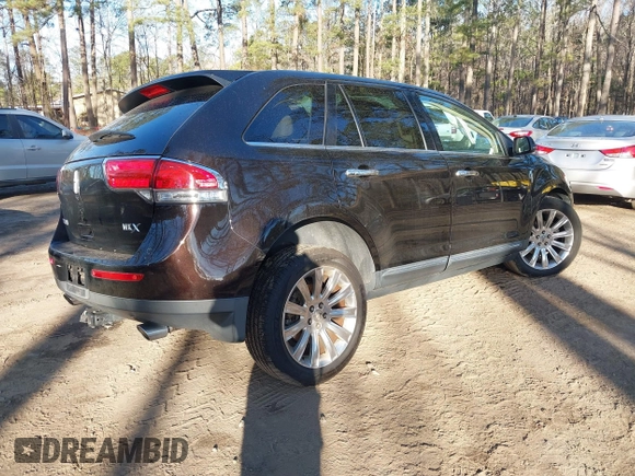 2013 Lincoln MKX with VIN 2LMDJ6JK8DBL60753, listed as a IAAI auction lot 41760954 with 121,714 mi miles. Bid and sale history available at carsss.com. Image 4.