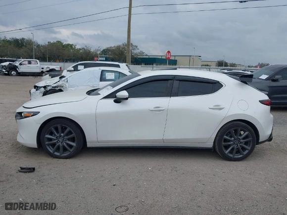 2021 Mazda Mazda3 Hatchback Preferred with VIN JM1BPALL2M1316306, listed as a IAAI auction lot 41733923 with 60,473 mi miles. Bid and sale history available at carsss.com. Image 14.