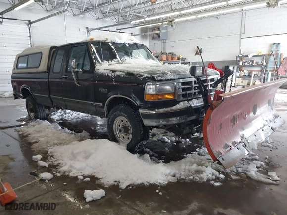 1997 Ford F-250 HD with VIN 1FTHX26G8VEA69320, listed as a IAAI auction lot 41577044 with 120,878 mi miles. Bid and sale history available at carsss.com. Image 1.