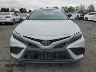 2022 Toyota Camry SE with VIN 4T1G11AK4NU058724, listed as a Copart auction lot 53511615 with 63,235 mi miles and Salvage Title. Bid and sale history available at DreamBid. Image 5.