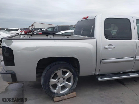 2012 Chevrolet Silverado 1500 LT with VIN 3GCPCSE02CG192161, listed as a IAAI auction lot 41287598 with 284,698 mi miles. Bid and sale history available at carsss.com. Image 20.