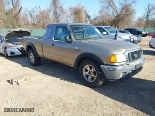 2005 Ford Ranger XLT with VIN 1FTZR45E35PA65898, listed as a IAAI auction lot 41820950 with 204,606 mi miles. Bid and sale history available at carsss.com. Image 1.