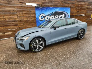 2024 Volvo S60 Plus Dark Theme z VIN 7JRL12TL4RG280801, wystawiony jako Copart lot #59200795 z przebiegiem 29 046 mil mil oraz Czysty tytuł • Clean title. Historia ofert i sprzedaży dostępna na DreamBid. Obrazek 1.