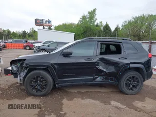 2017 Jeep Cherokee Trailhawk с VIN 1C4PJMBS9HW547360, выставлен на аукционе IAAI как лот 42042363 с пробегом 146 482 миль миль и . История ставок и продаж доступна на DreamBid. Изображение 15.