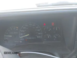 1996 Chevrolet Suburban with VIN 3GNFK16RXTG135350, listed as a IAAI auction lot 41482918 with 157,971 mi miles. Bid and sale history available at carsss.com. Image 7.