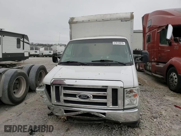 2016 Ford Econoline Commercial z VIN 1FDWE3FS1GDC51632, wystawiony jako Copart lot #47815915 z przebiegiem 94 404 mil mil oraz Szkoda całkowita • Salvage title. Historia ofert i sprzedaży dostępna na DreamBid. Obrazek 11.