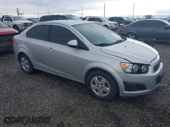 2013 Chevrolet Sonic LS z VIN 1G1JA5SH7D4197354, wystawiony jako IAAI lot #41764102 z przebiegiem 154 401 mil mil oraz . Historia ofert i sprzedaży dostępna na DreamBid. Obrazek 1.