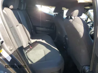 2019 Toyota C-HR XLE z VIN NMTKHMBX4KR084471, wystawiony jako Copart lot #52575985 z przebiegiem 54 578 mil mil oraz Szkoda całkowita • Salvage title. Historia ofert i sprzedaży dostępna na DreamBid. Obrazek 10.