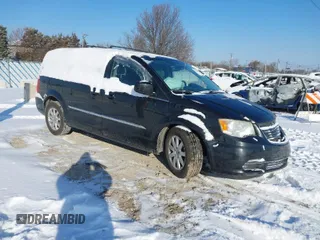 2014 Chrysler Town & Country Touring with VIN 2C4RC1BG5ER132036, listed as a IAAI auction lot 41570281 with 176,858 mi miles. Bid and sale history available at carsss.com. Image 1.