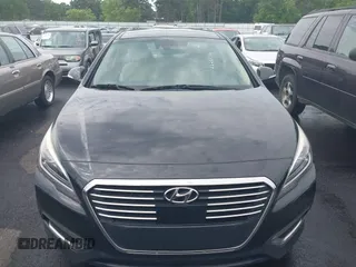 2017 Hyundai Sonata Limited with VIN KMHE34L10HA055090, listed as a IAAI auction lot 42206364 with 110,521 mi miles and . Bid and sale history available at DreamBid. Image 12.
