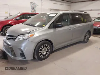 2018 Toyota Sienna XLE Auto Access Seat with VIN 5TDYZ3DC7JS916106, listed as a IAAI auction lot 42054782 with 274,474 mi miles. Bid and sale history available at carsss.com. Image 2.
