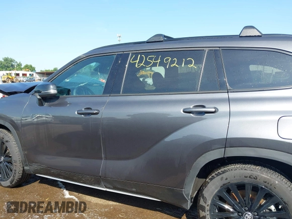 2024 Toyota Highlander LE with VIN 5TDKDRBH2RS568670, listed as a IAAI auction lot 42549212 with 10,600 mi miles and . Bid and sale history available at DreamBid. Image 15.