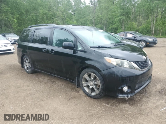 2012 Toyota Sienna SE z VIN 5TDXK3DC4CS200976, wystawiony jako Copart lot #60603595 z przebiegiem 264 300 mil mil oraz Czysty tytuł • Clean title. Historia ofert i sprzedaży dostępna na DreamBid. Obrazek 4.