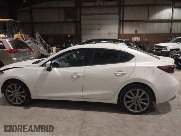 2018 Mazda 3 Touring z VIN 3MZBN1V32JM188650, wystawiony jako IAAI lot #41428819 z przebiegiem 225 611 mil mil oraz . Historia ofert i sprzedaży dostępna na DreamBid. Obrazek 14.