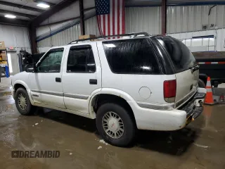 2001 GMC Jimmy SLT with VIN 1GKDT13W112100391, listed as a Copart auction lot 86098014 with 145,700 mi miles and Salvage Title. Bid and sale history available at carsss.com. Image 2.
