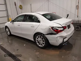 2020 Mercedes-Benz A 220 z VIN W1K3G4EB6LW044084, wystawiony jako IAAI lot #42152911 z przebiegiem 47 847 mil mil oraz . Historia ofert i sprzedaży dostępna na DreamBid. Obrazek 3.