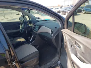 2020 Chevrolet Trax LS with VIN 3GNCJKSB5LL230068, listed as a IAAI auction lot 42390653 with 101,325 mi miles and . Bid and sale history available at DreamBid. Image 5.