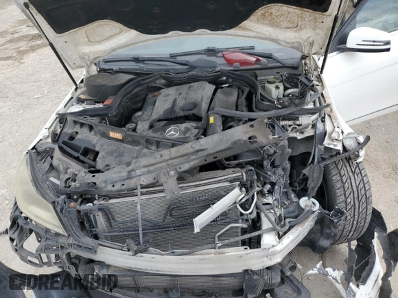 2013 Mercedes-Benz C 250 Sport с VIN WDDGF4HBXDR282357, выставлен на аукционе Copart как лот 61191975 с пробегом 73 832 миль миль и На запчасти • Non repairable. История ставок и продаж доступна на DreamBid. Изображение 11.