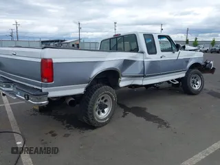 1996 Ford F-250 z VIN 1FTHX26F8TEB61614, wystawiony jako IAAI lot #42255763 z przebiegiem Nie podano mil oraz . Historia ofert i sprzedaży dostępna na DreamBid. Obrazek 4.