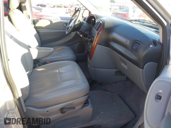 2007 Chrysler Town & Country LWB LX with VIN 2A4GP44R87R352599, listed as a IAAI auction lot 41333800 with 222,417 mi miles. Bid and sale history available at carsss.com. Image 5.