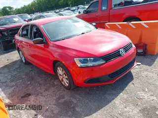 2014 Volkswagen Jetta S z VIN 3VW2K7AJ1EM434223, wystawiony jako IAAI lot #42245560 z przebiegiem 105 411 mil mil oraz . Historia ofert i sprzedaży dostępna na DreamBid. Obrazek 1.
