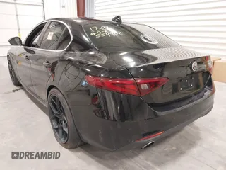 2017 Alfa Romeo Giulia Ti z VIN ZARFAECN7H7554902, wystawiony jako IAAI lot #41599442 z przebiegiem 84 045 mil mil oraz . Historia ofert i sprzedaży dostępna na DreamBid. Obrazek 3.