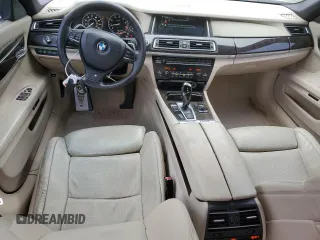 2013 BMW 7 Series 750Li z VIN WBAYE8C57DD133232, wystawiony jako Copart lot #86054494 z przebiegiem 118 438 mil mil oraz Szkoda całkowita • Salvage title. Historia ofert i sprzedaży dostępna na DreamBid. Obrazek 8.