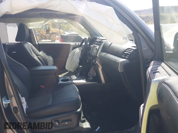 2019 Toyota 4Runner SR5 с VIN JTEBU5JR0K5664825, выставлен на аукционе IAAI как лот 42104780 с пробегом 64 209 миль миль и . История ставок и продаж доступна на DreamBid. Изображение 5.