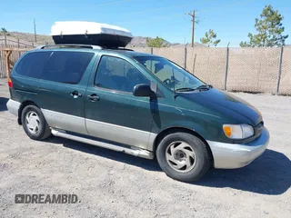 2000 Toyota Sienna LE with VIN 4T3ZF13C3YU250194, listed as a IAAI auction lot 41865768 with 172,902 mi miles. Bid and sale history available at carsss.com. Image 1.