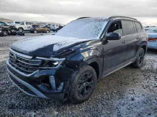 2024 Volkswagen Atlas Peak Edition SE z VIN 1V2CR2CA8RC570034, wystawiony jako Copart lot #45377275 z przebiegiem 26 557 mil mil oraz Szkoda całkowita • Salvage title. Historia ofert i sprzedaży dostępna na DreamBid. Obrazek 1.
