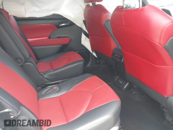 2023 Toyota Highlander L z VIN 5TDKDRAHXPS520803, wystawiony jako IAAI lot #42584854 z przebiegiem 11 561 mil mil oraz . Historia ofert i sprzedaży dostępna na DreamBid. Obrazek 8.